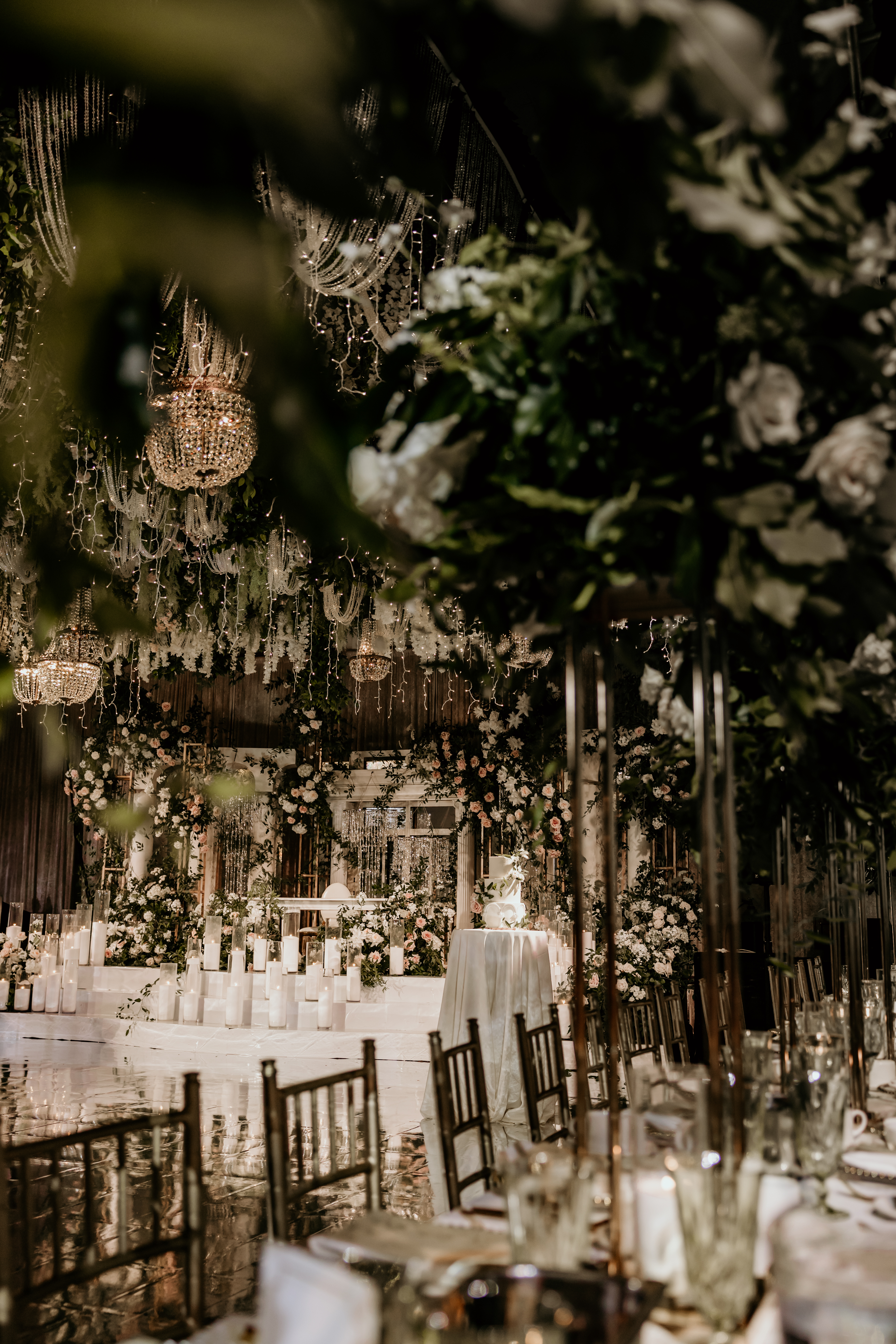 Elegant table styling and place settings by InStyle Events